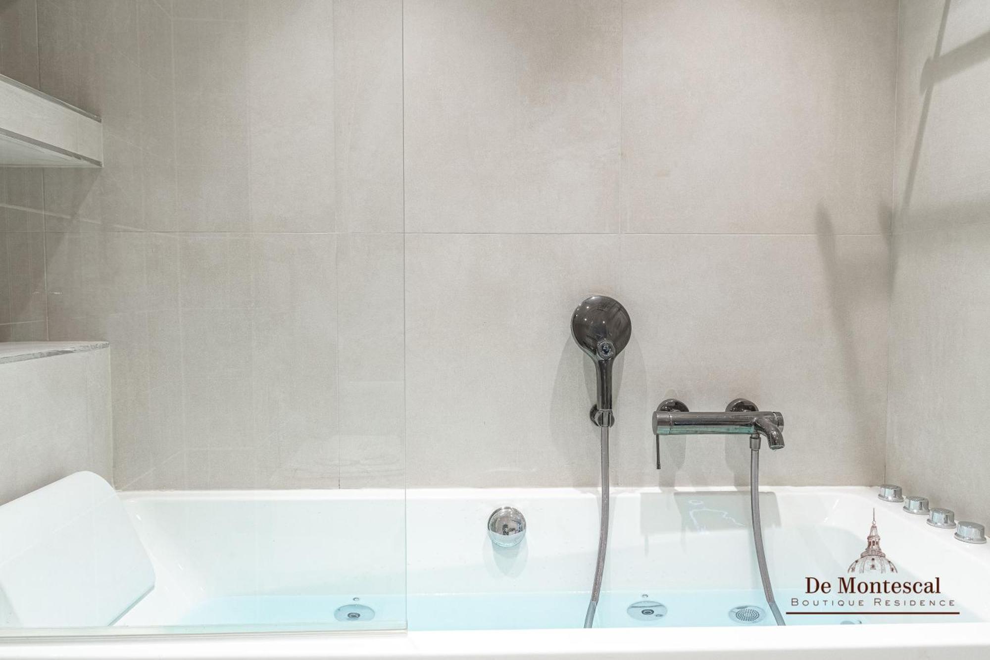 De Montescal - Hot Tub And Ac Cosy Apartment A Prime Location 40M2 Paris Luaran gambar