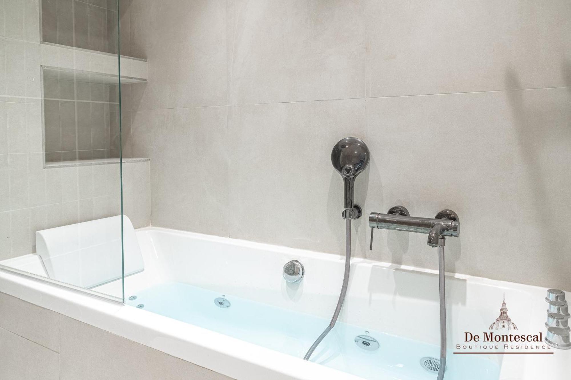 De Montescal - Hot Tub And Ac Cosy Apartment A Prime Location 40M2 Paris Luaran gambar