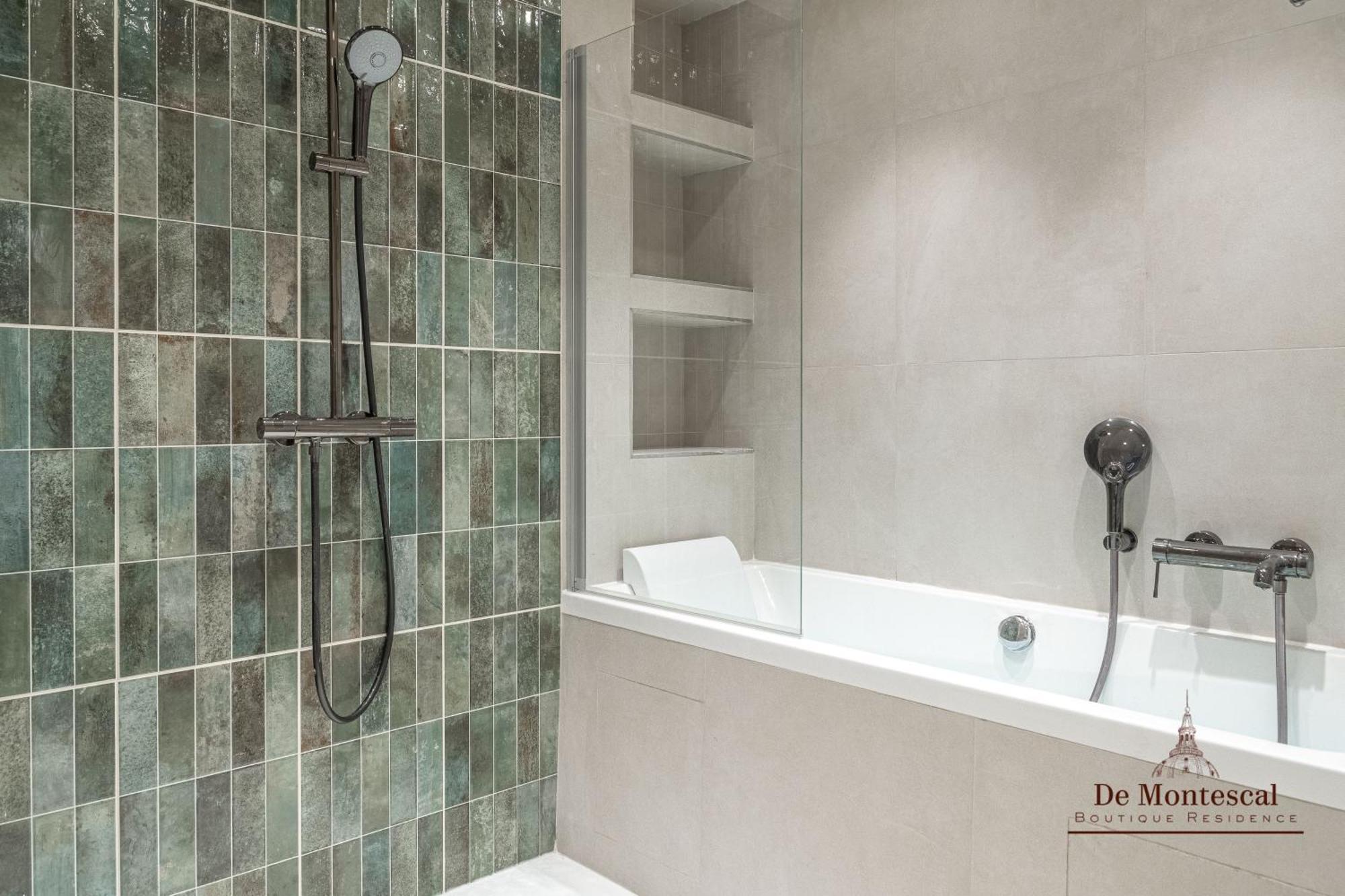 De Montescal - Hot Tub And Ac Cosy Apartment A Prime Location 40M2 Paris Luaran gambar